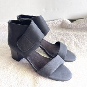 Aerosoles Heel Rest NWOT thick strap vegan leather heeled sandals